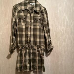 EDEN & OLIVIA PLAID GREEN AND TAN LONG SLEEVE TUNIC TOP
